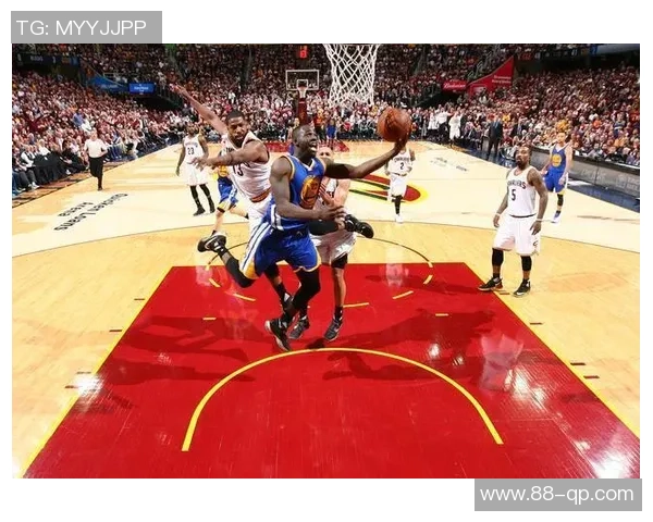 火箭队与勇士队激战第四节精彩瞬间回顾与分析