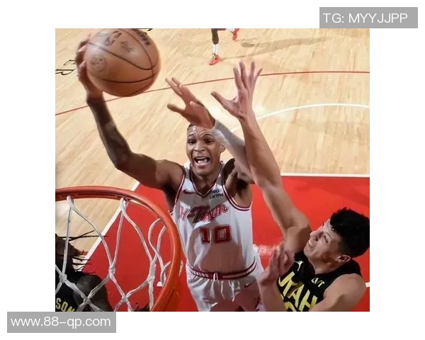 前场篮板随意抢，但火箭内线老将在对手篮下便是死活搁不进去？