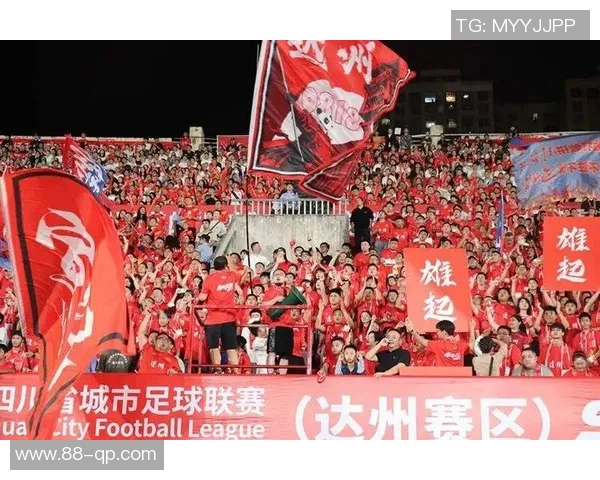 患癌女球迷带病支撑 达州川汉子队全队鼓舞她：加油，咱们与你同在！